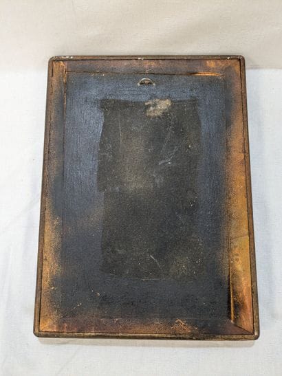 Petit miroir en bois et résine 
26 x 19 ...