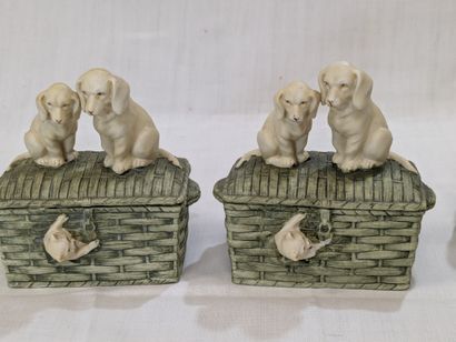 Lot de 4 pièces en porcelaine et biscuit...