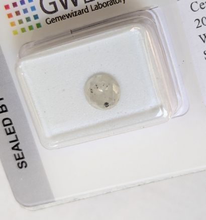 Diamond, 1.01 carats. Comes with a certi...