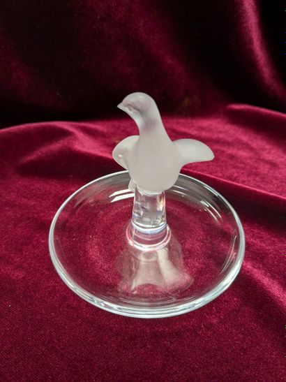 LALIQUE Baguier en cristal, à décor d'une...
