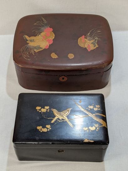 JAPON Lot de deux boîtes en bois laqué, à...