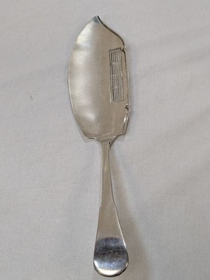 Pelle de service à poisson en argent. Angleterre,...