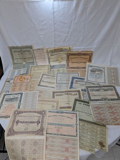 Set of 18 bearer bonds, including Société...