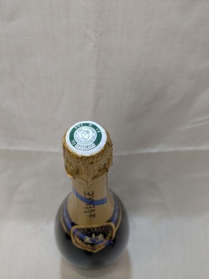 Magnum de champagne De Venoge, Cordon bl...