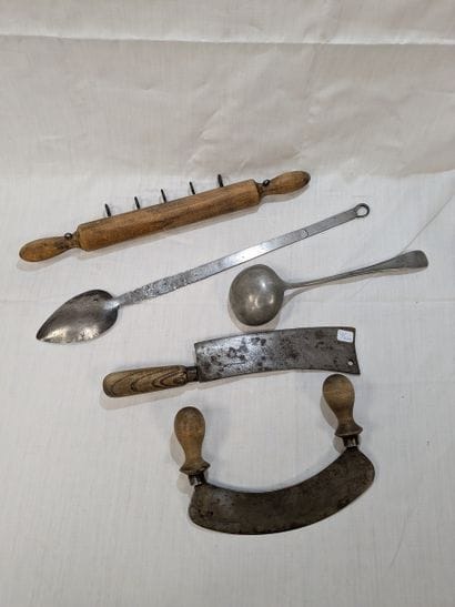 Ensemble de 5 ustensiles de cuisines anciens...