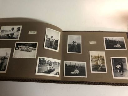 Album photos en cuir havane à décor d'une...
