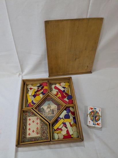 Yellow Dwarf Game. 31 cm. Includes game pieces....