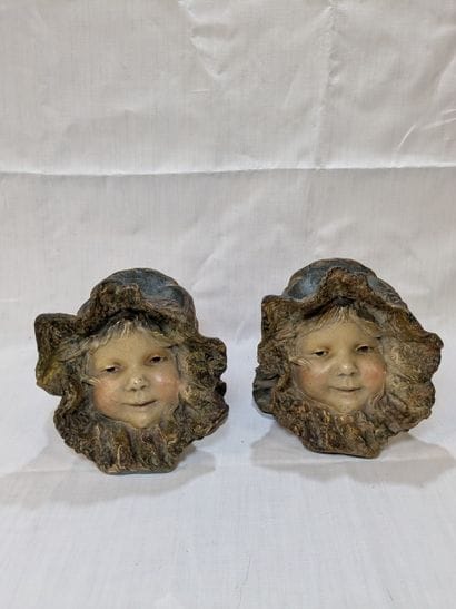 Paire de vide-poches en plâtre (? terre cuite...
