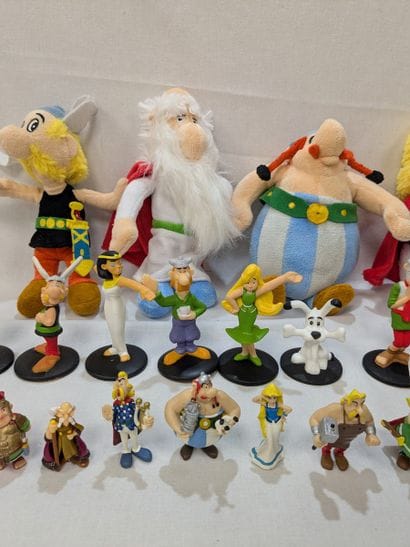 ASTERIX. Resin and fabric set including figurines...