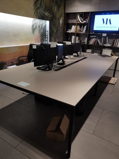 Très long Bureau double, plateau en stratifié,...