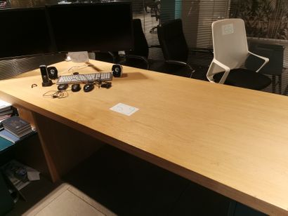 Bureau d'angle, caissons vert canard