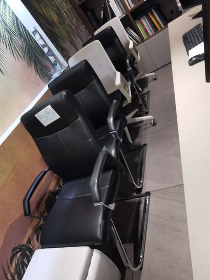 4 Fauteuils de bureau et 1 Pouf
