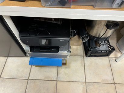 Deux imprimantes dont une HP