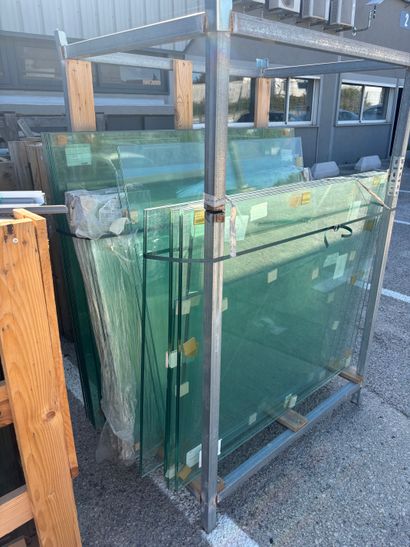 Important stock de verre pour véranda bi...