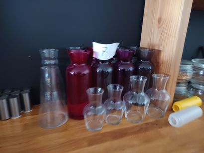 Lot composé :
Verres,
distributeur de serviettes
couteaux...
