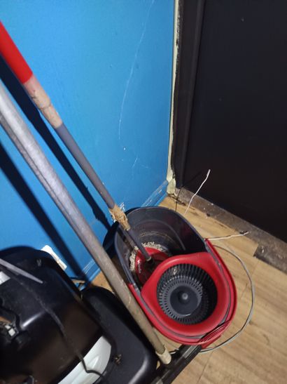 Ventilateur
Seau
Balais