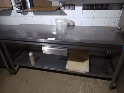 Desserte à deux plateaux et un tiroir