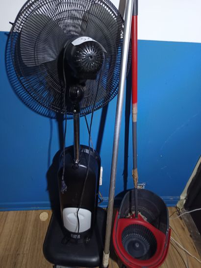 Ventilateur
Seau
Balais