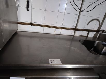 Table-plonge inox avec une étagere super...