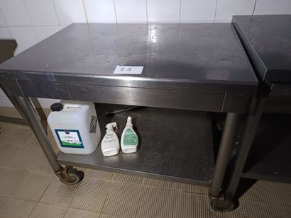 Desserte en inox à roulette