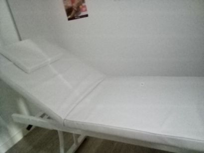 Table de massage réglable de marque LEONARD...
