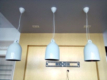 3 luminaires blanc en métal