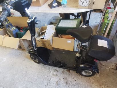 trottinette électrique 3 roues avec 2 ch...