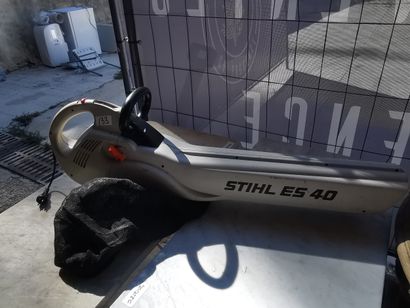 un souffleur de marque STIHL ES 40