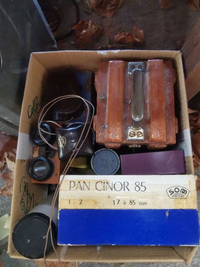 Jerrican, trois casques lévitaires, on y...