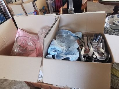 Intégralité du dessus de table comprenant:...