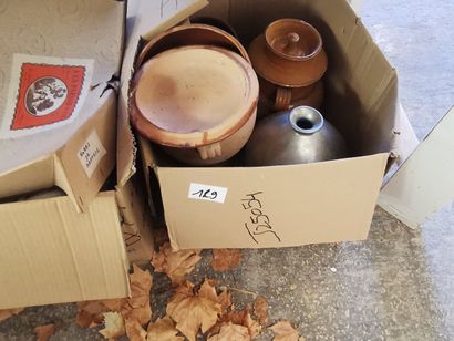 4 cartons déco, fond de maison, poteries