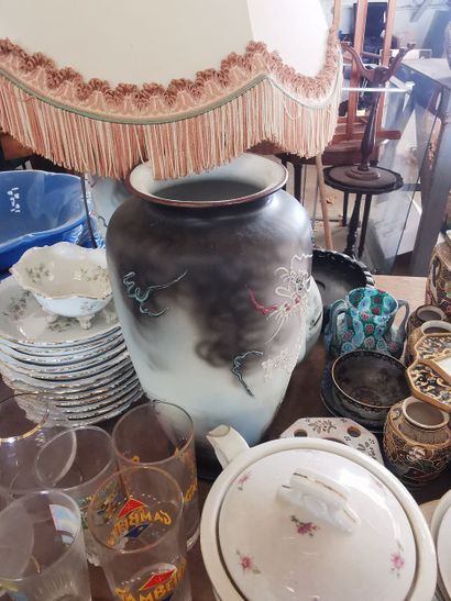 Intégralité du dessus de table comprenant:...