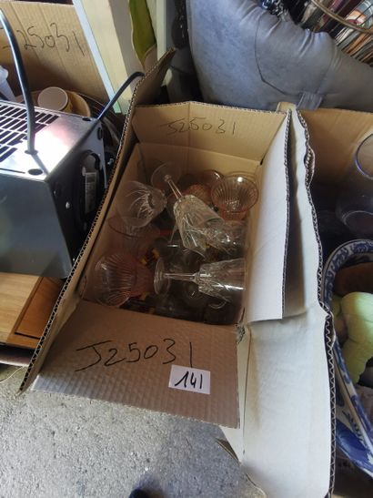 5 cartons de décoration , fond de maison,...