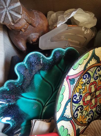 1 lot d'assiettes vases et bibelots asiatiques,...