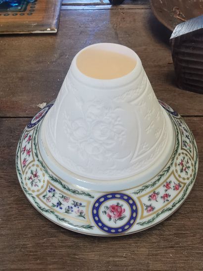 ensemble d'objets décorafifs , porcelaine...