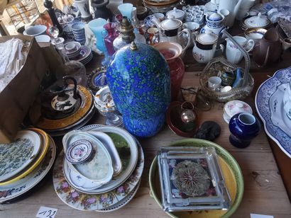 l'intégralité des 2 tables ainsi que le dessous...