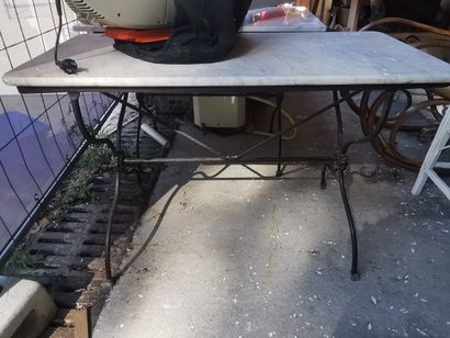 2 tables de bistro dessus marbre pied en...