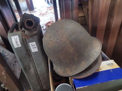Jerrican, trois casques lévitaires, on y...