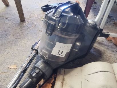 aspirateur sans sac on y joint un escabe...