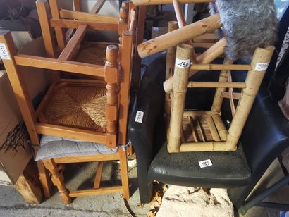 ensemble de meubles comprenant 2 tables basses,...