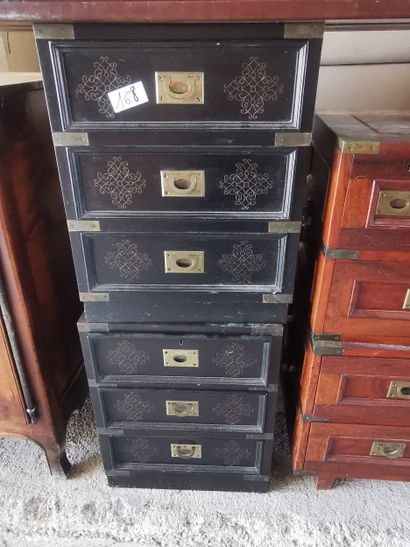 Meuble de style asiatique ouvrant par 6 tiroirs...