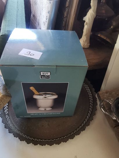 ensemble de métal argenté, seau à champagne...