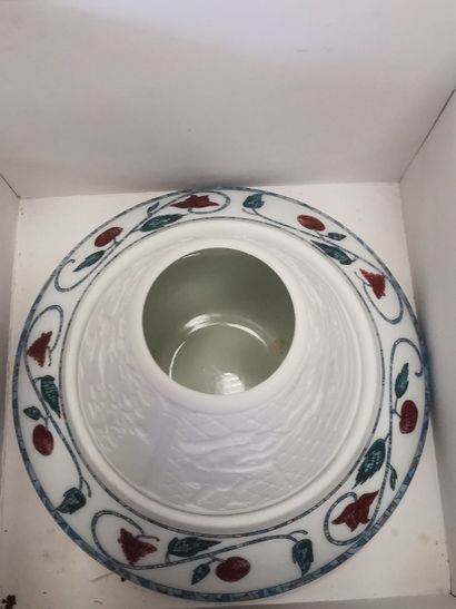 ensemble d'objets décorafifs , porcelaine...
