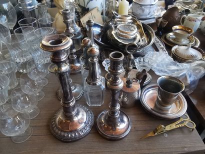 intégralité des lots d'argenterie et de verrerie...
