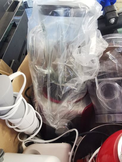 lot de 5 cartons de fond de cuisine , électroménagers,...