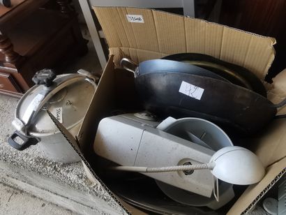 2 radiateurs électriques à roulettes, 1 carton...