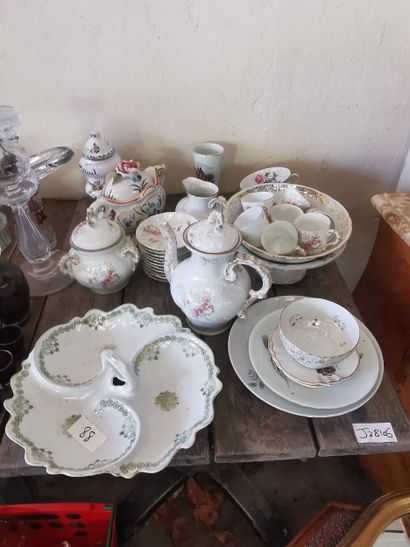 partie de service à café en porcelaine ,...