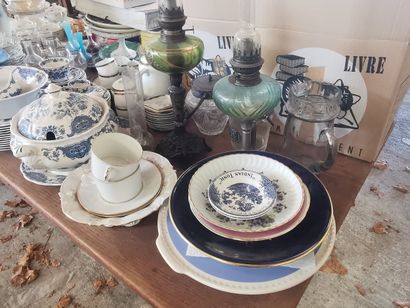 Intégralité du dessus de table comprenant:...