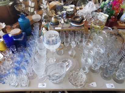 l'intégralité du dessus de table et du dessous...