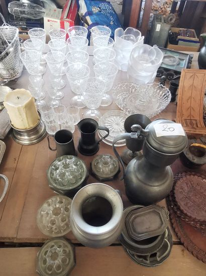 Intégralité du dessus de table comprenant:...